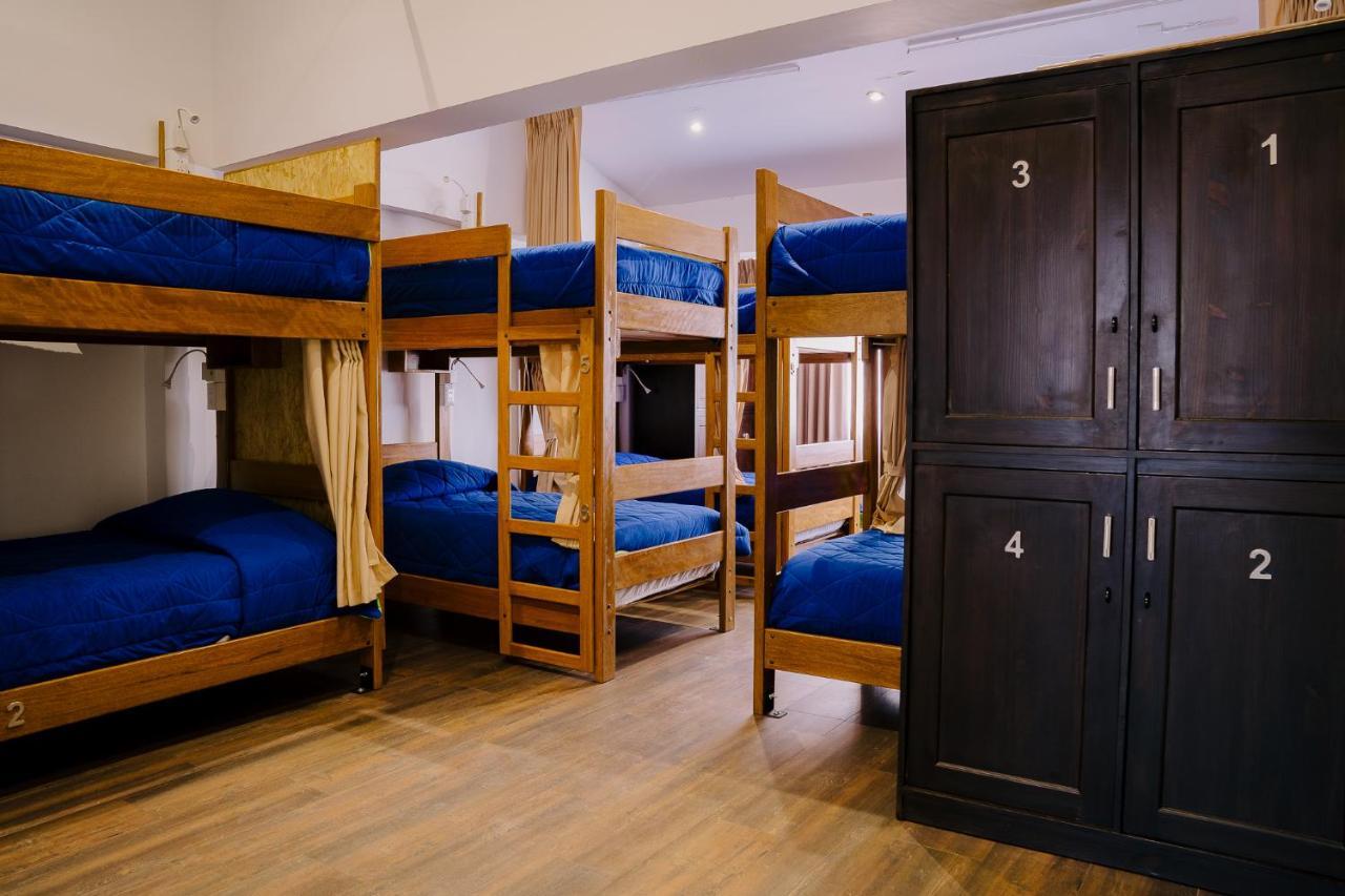 Cama Individual en habitación compartida femenina